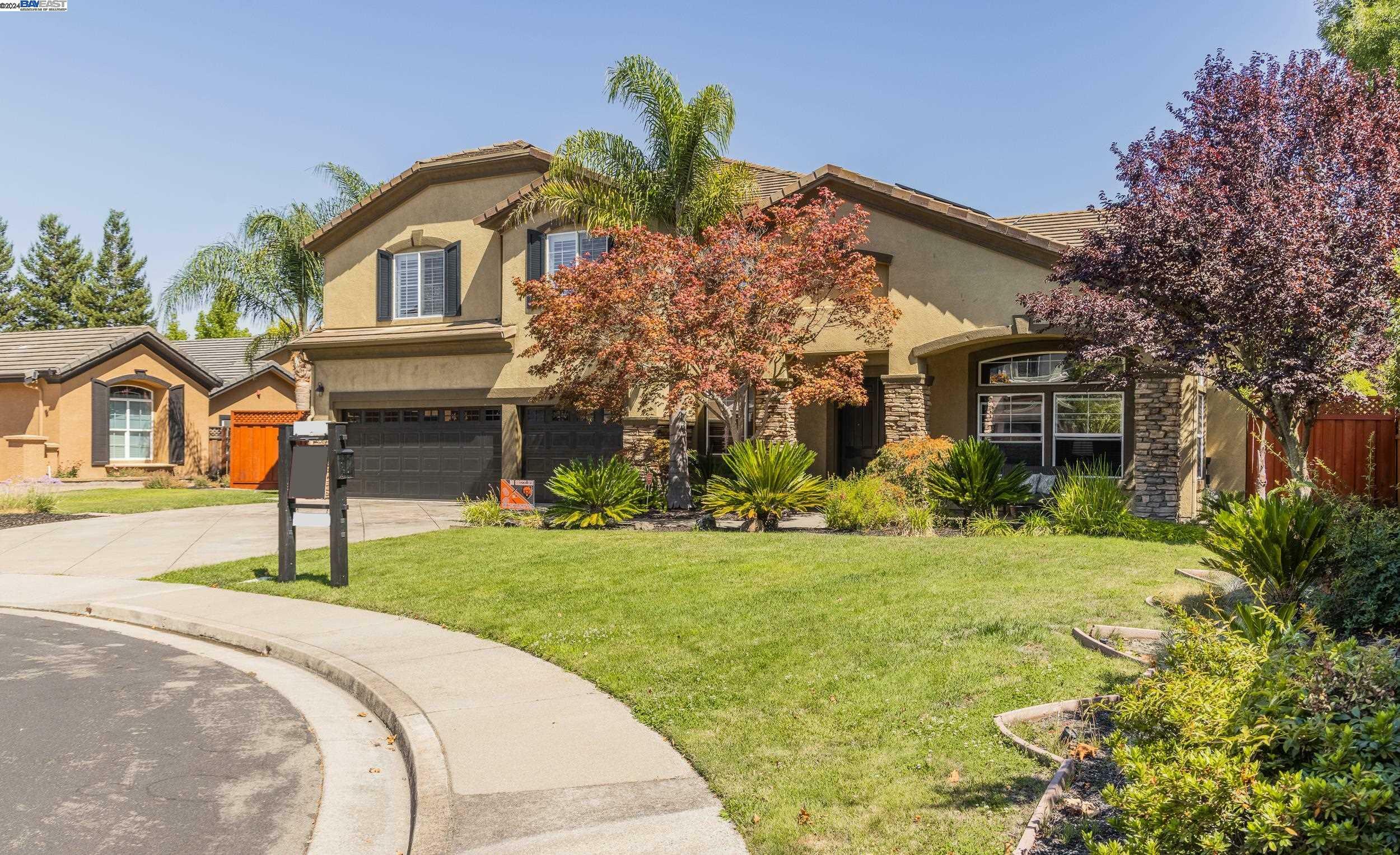 Property Photo:  2 Windmill Ct  CA 94583 