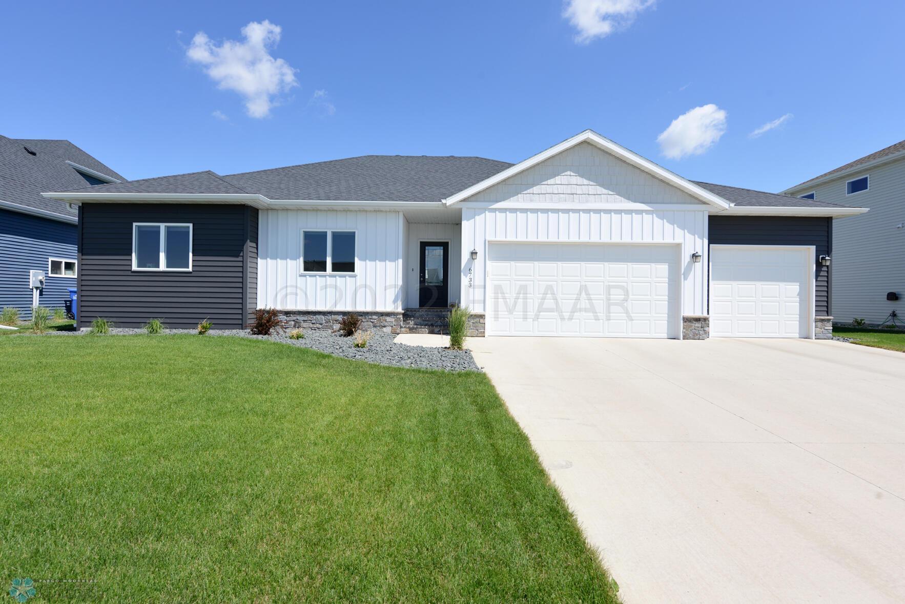 Property Photo: 6733 60 Avenue S ND 58104