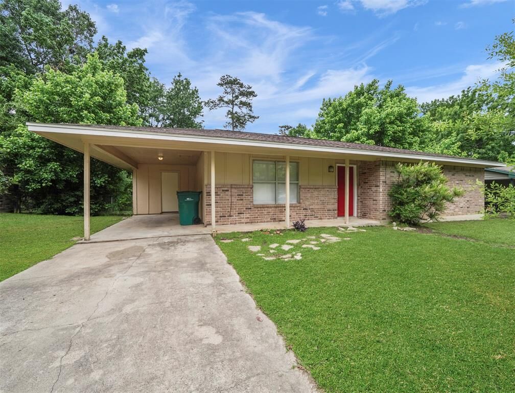 Property Photo: 112 Laurie Lane TX 77378
