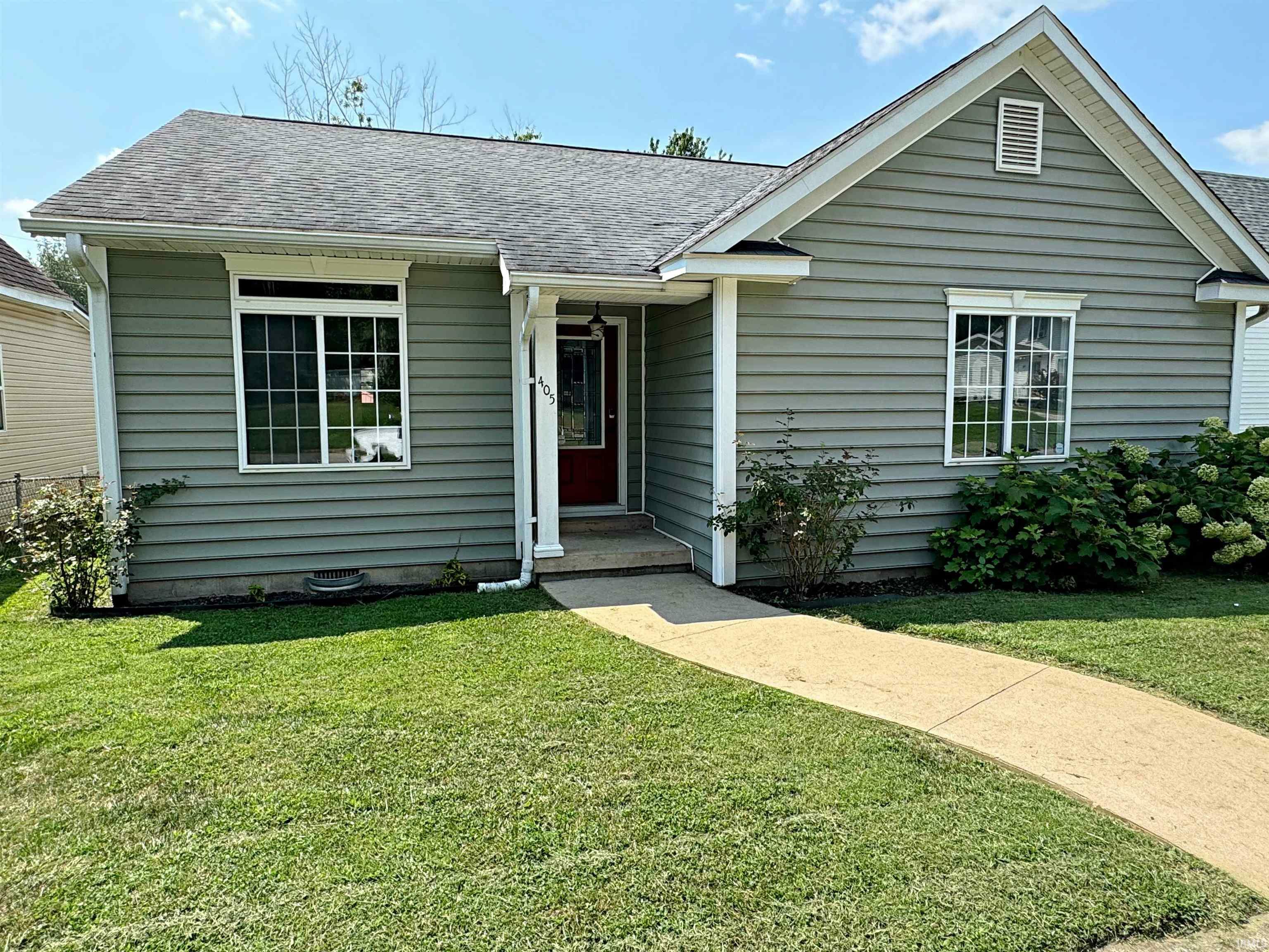 Property Photo: 405 SE 11th Street IN 47501