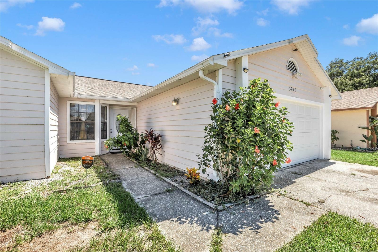 Property Photo:  5920 Norvale Court  FL 32808 