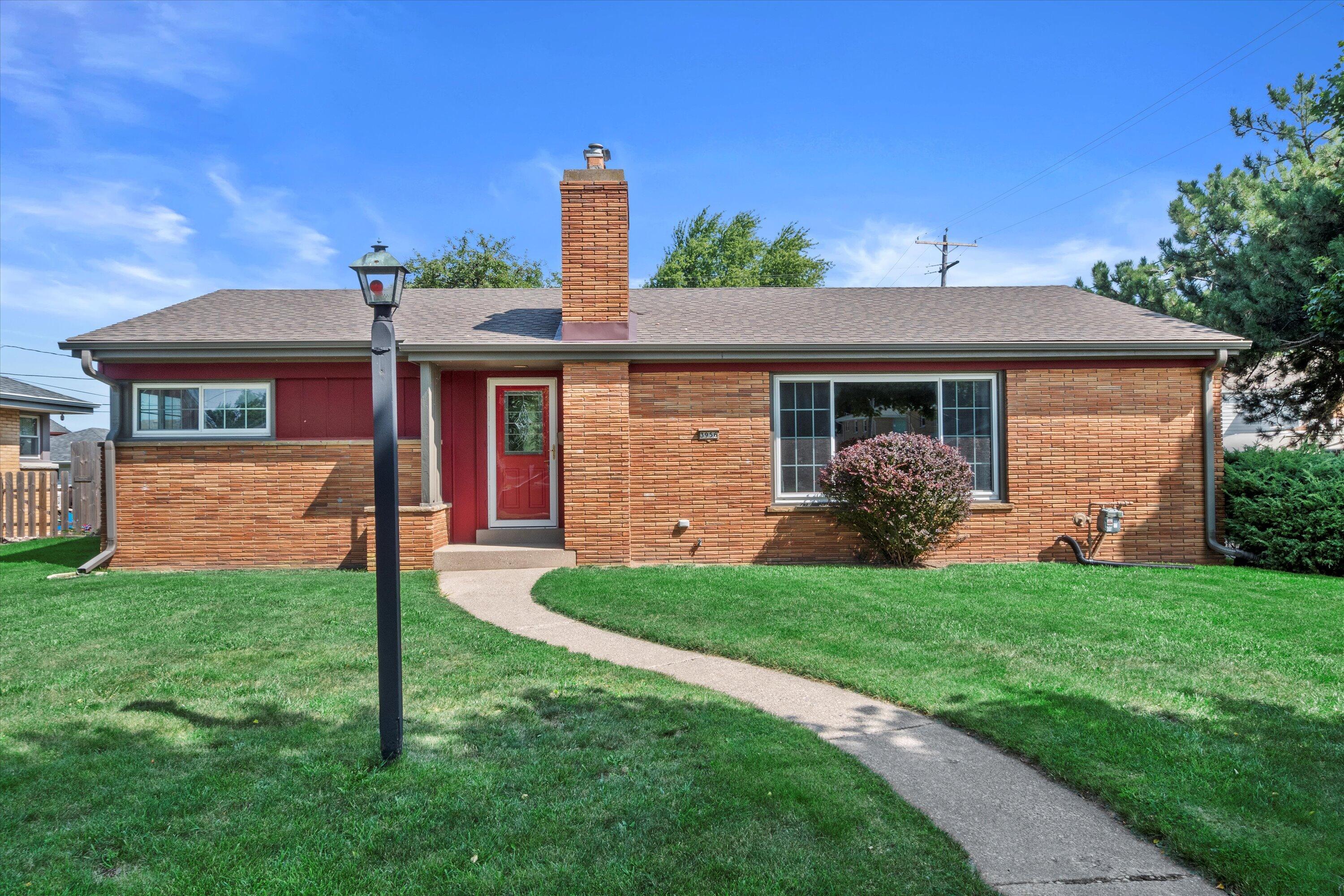 Property Photo: 3956 E Holmes Ave WI 53110