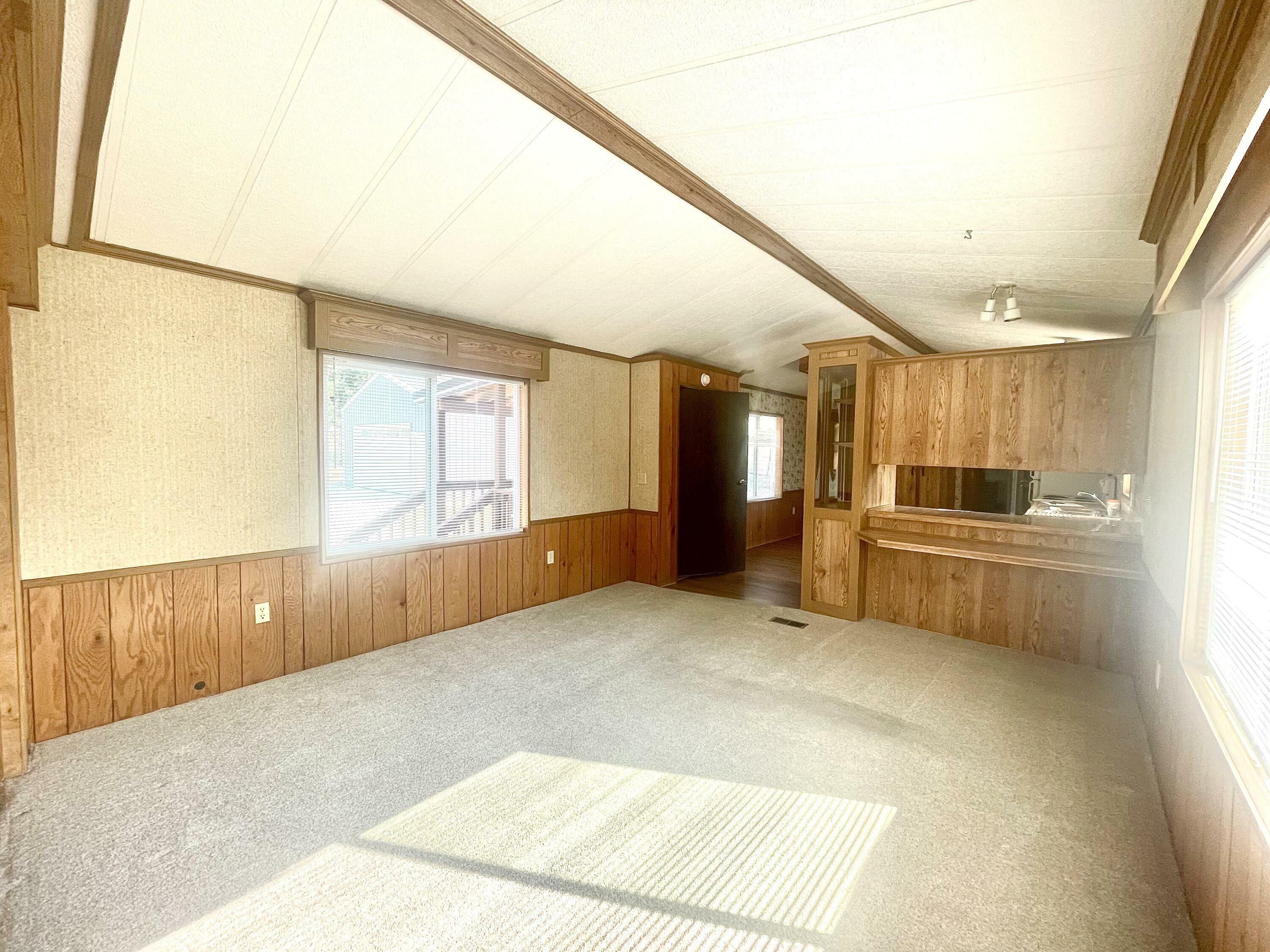 Property Photo:  407 N Main St  WA 99173 