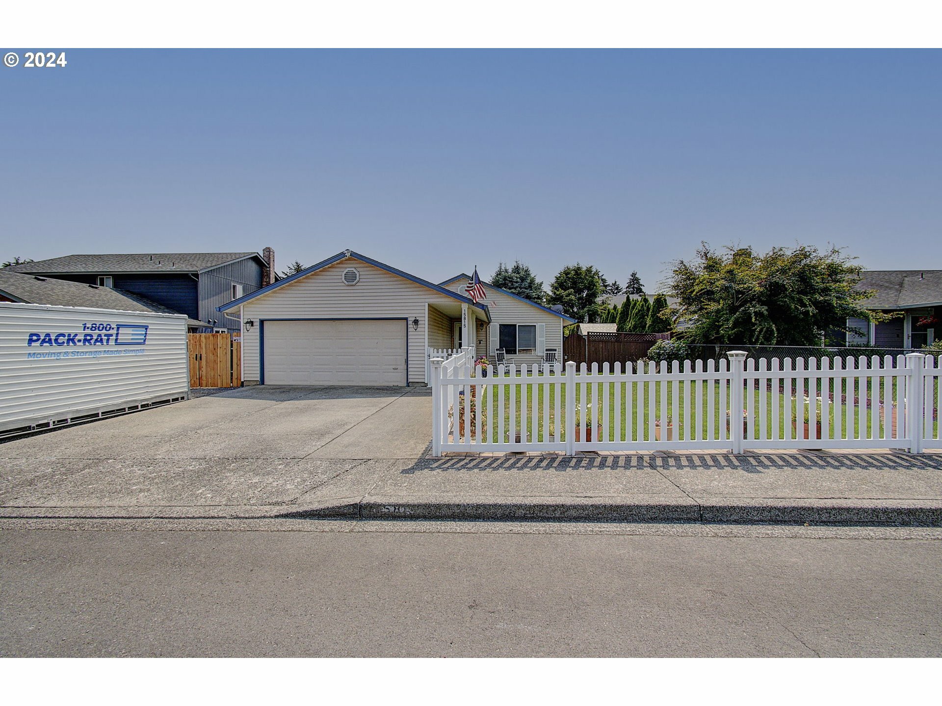Property Photo: 15815 NE 2nd St WA 98684