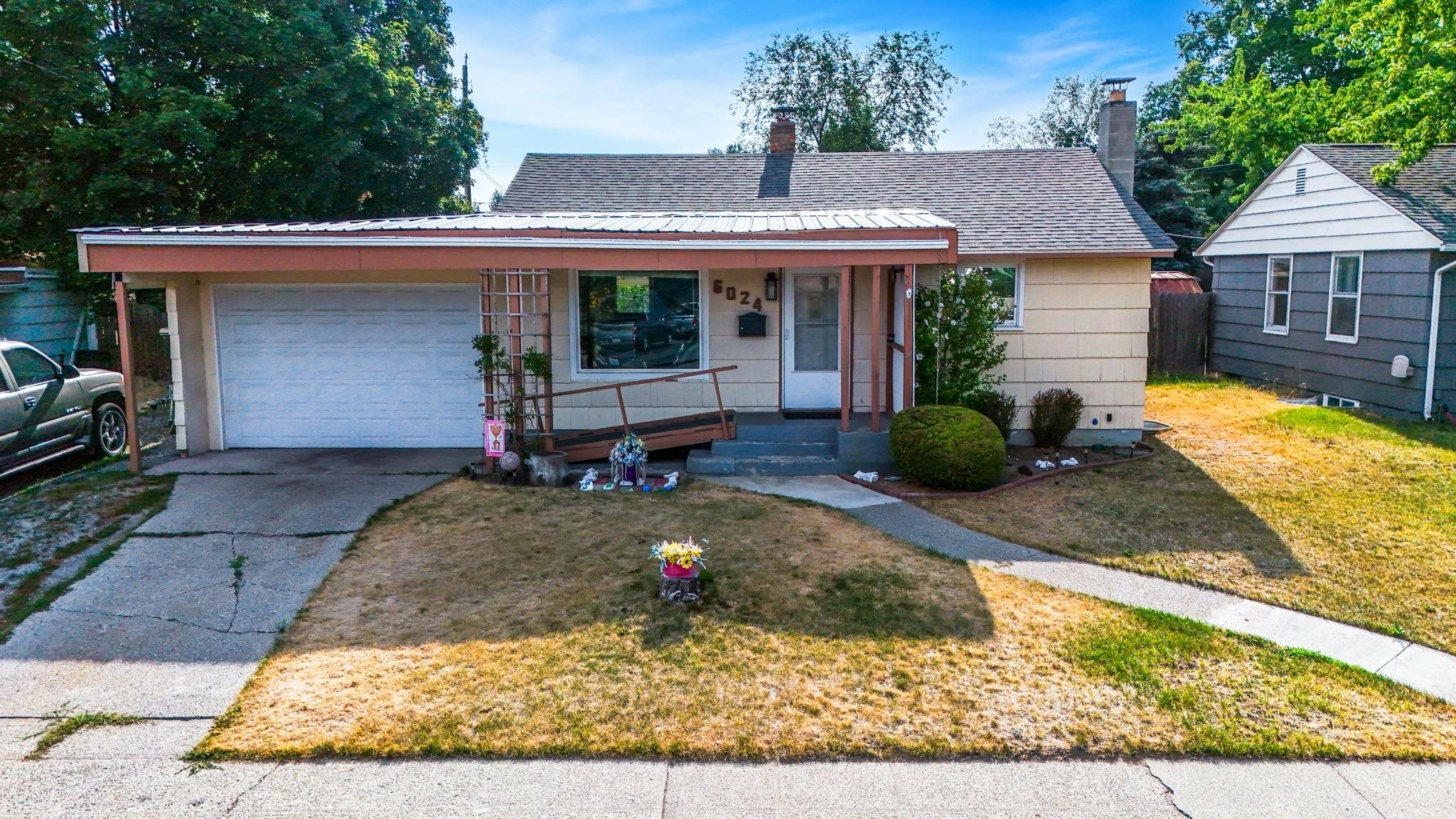 6024 N Douglas Dr  Spokane WA 99205 photo