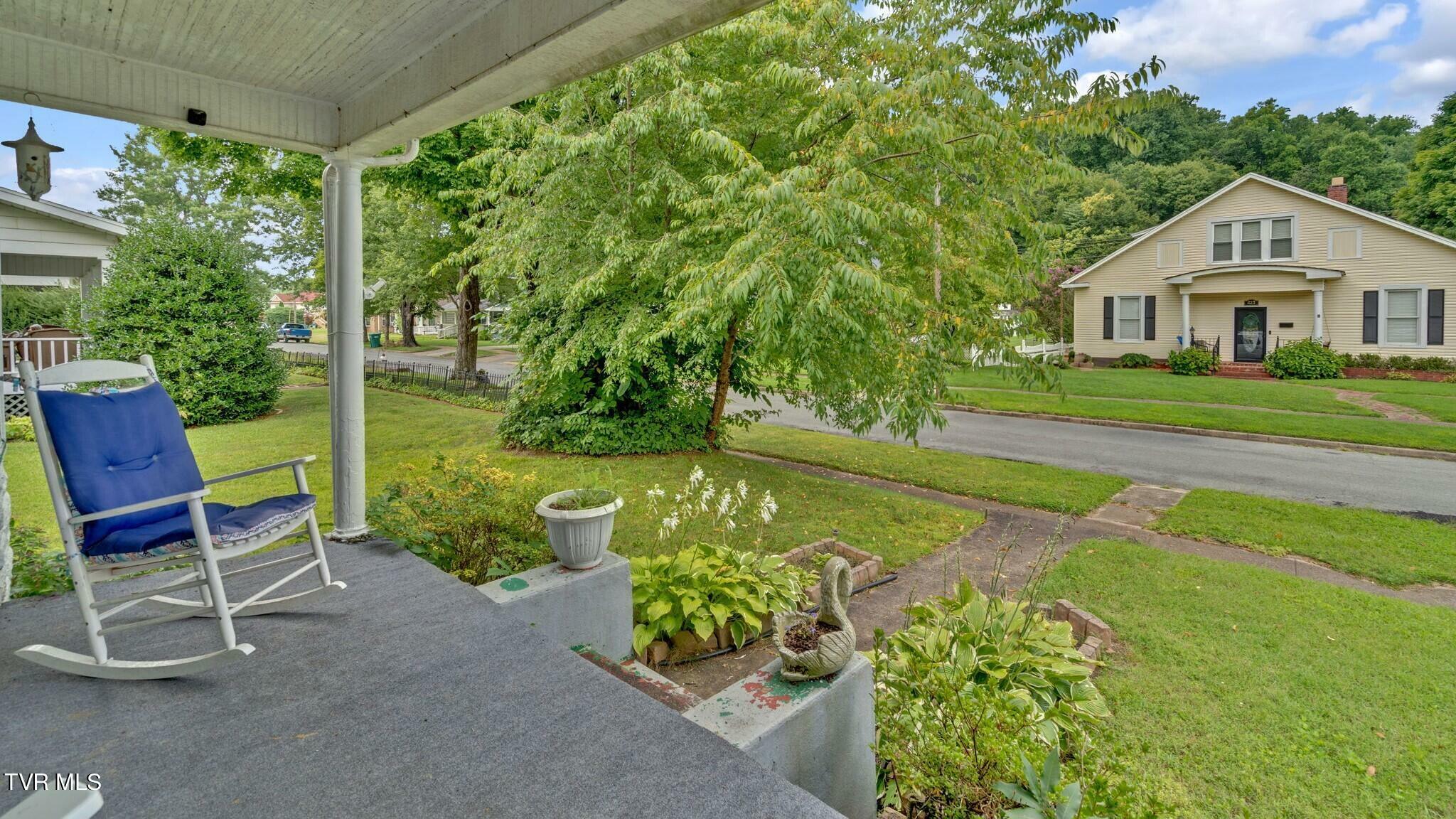 Property Photo:  424 Clinchfield Avenue  TN 37650 