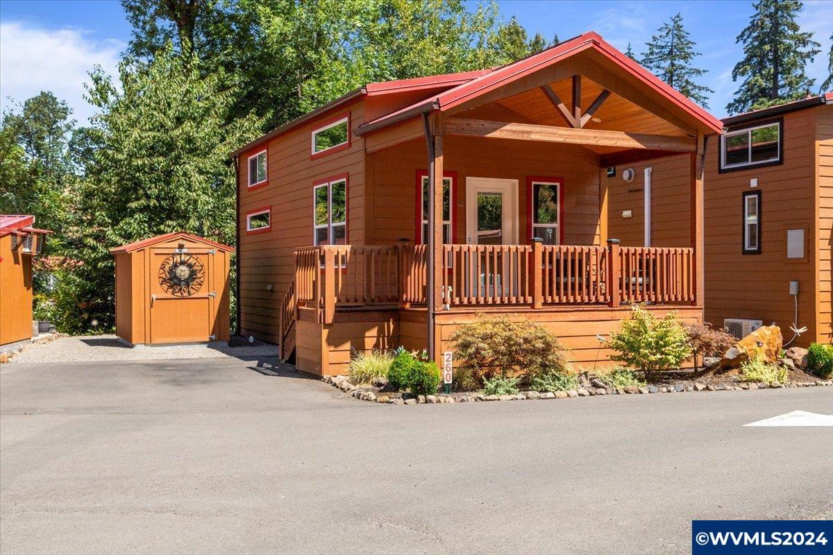Property Photo: 8372 Enchanted (260) Wy SE 260 OR 97392