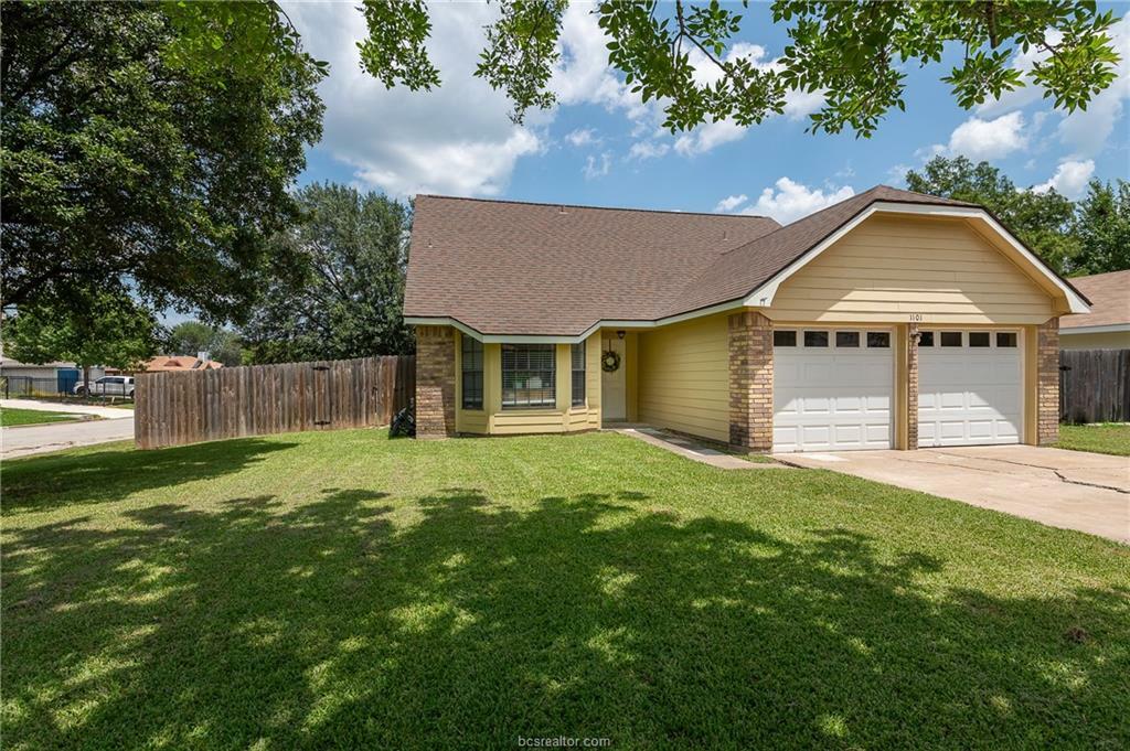 Property Photo:  1101 Chinaberry Drive  TX 77803-5109 