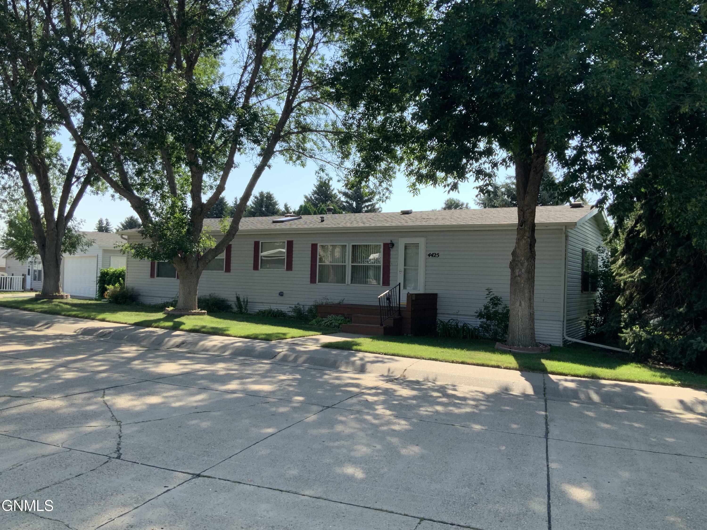 Property Photo:  4425 Camden Loop  ND 58503 