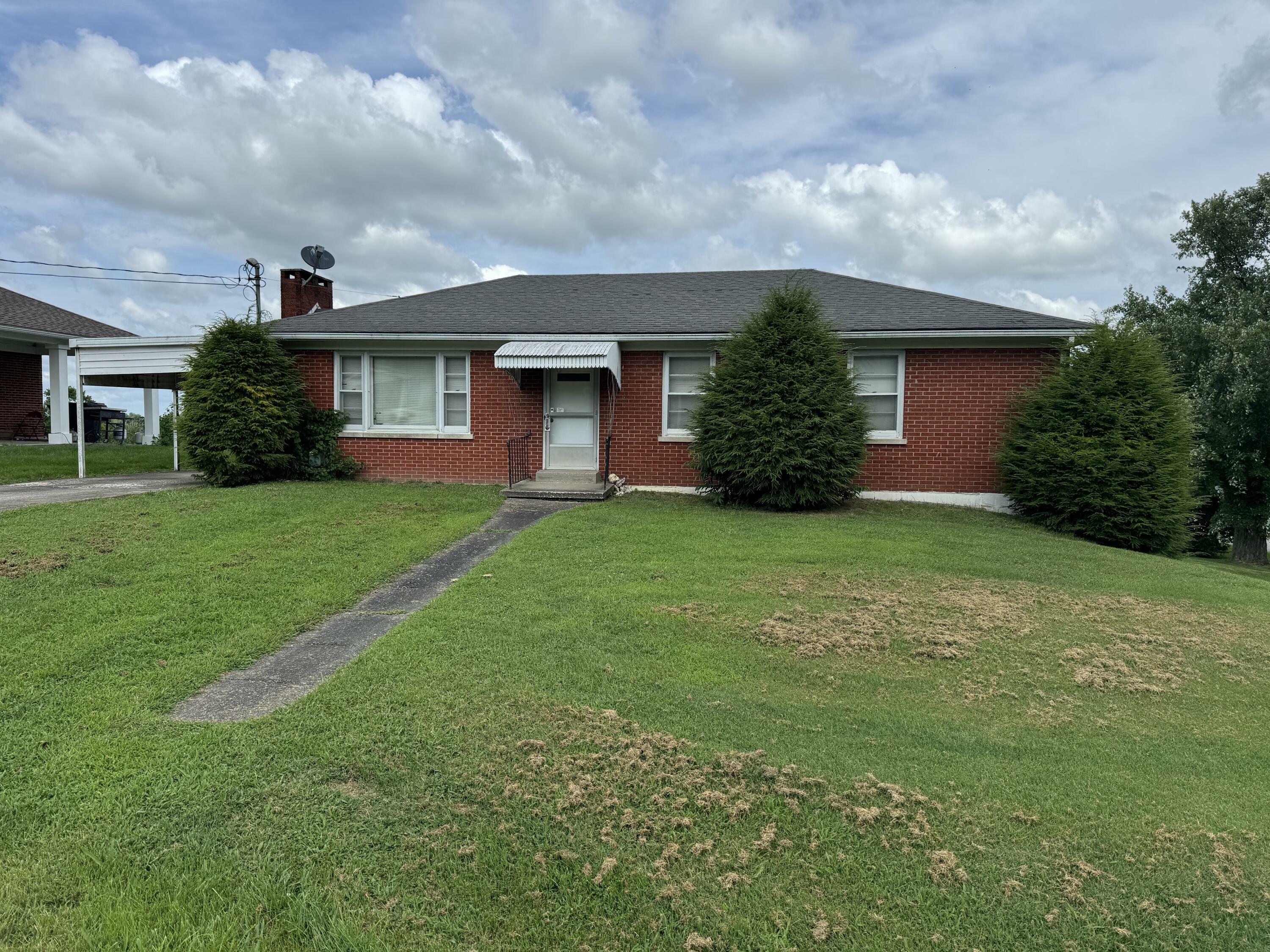 Property Photo:  200 Bluegrass Drive  KY 40475 