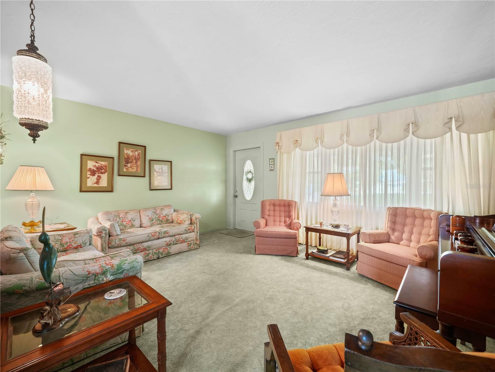 Property Photo: 734 Osceola Avenue FL 33853