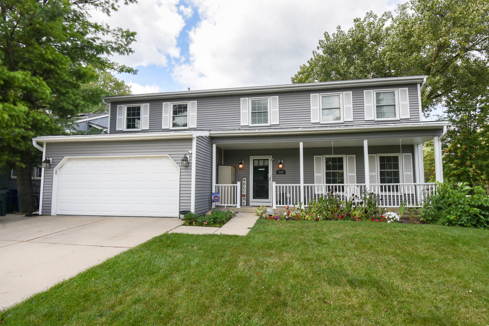 Property Photo:  108 S Parkside Avenue  IL 60137 