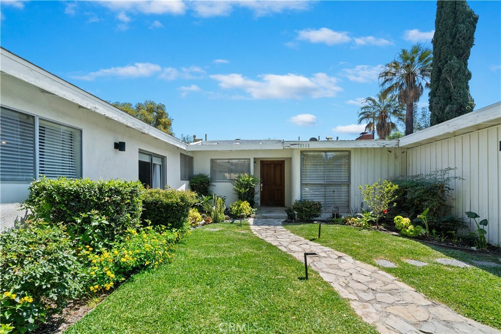 Property Photo:  10146 Shoshone Avenue  CA 91325 