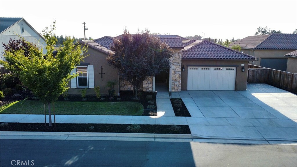 Property Photo:  2633 N Silvervale Street  CA 93291 