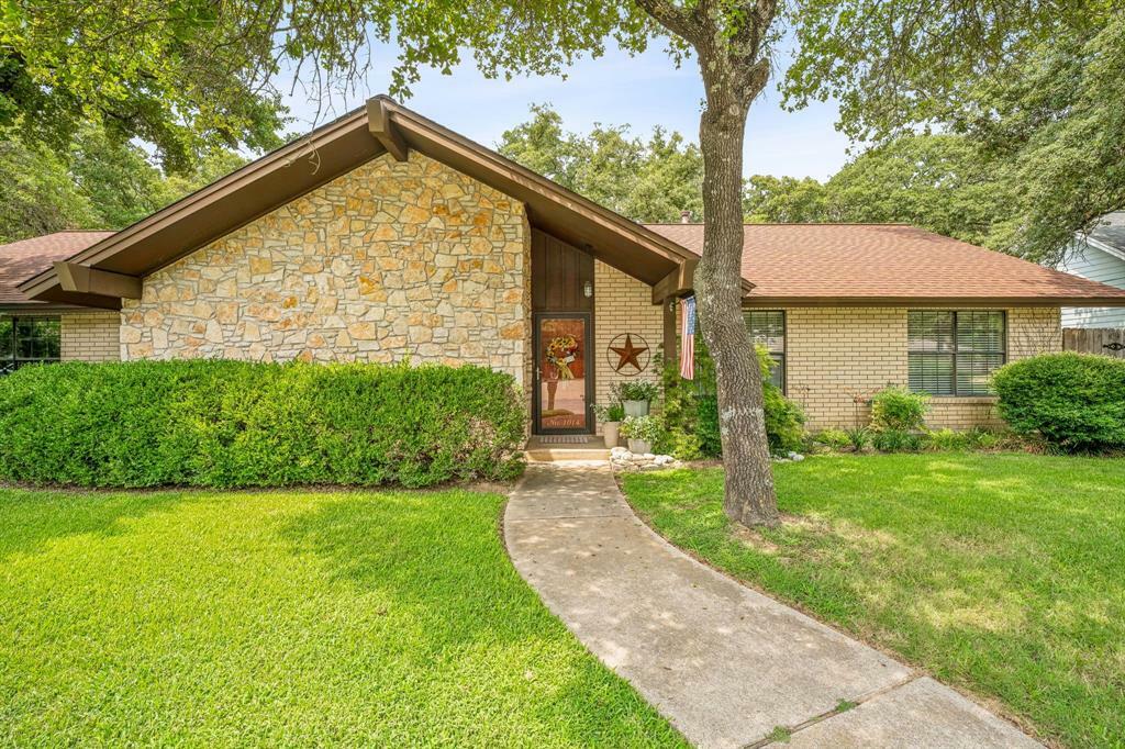 Property Photo:  1014 N Charlotte Avenue  TX 76401 