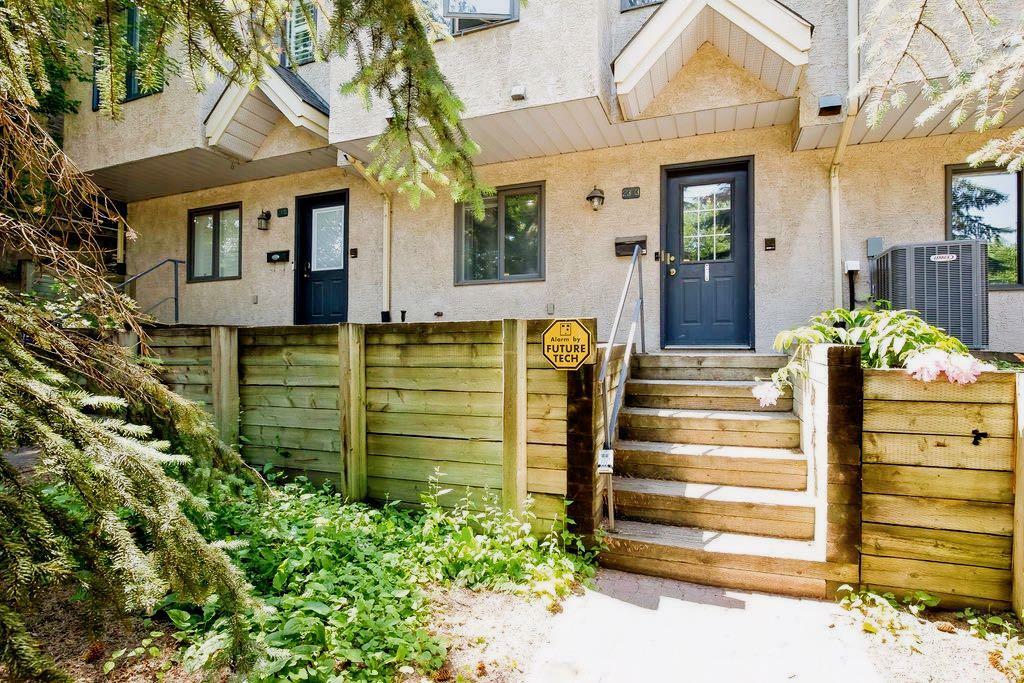 Property Photo:  2303 14 Street SW  AB T3A 1P9 