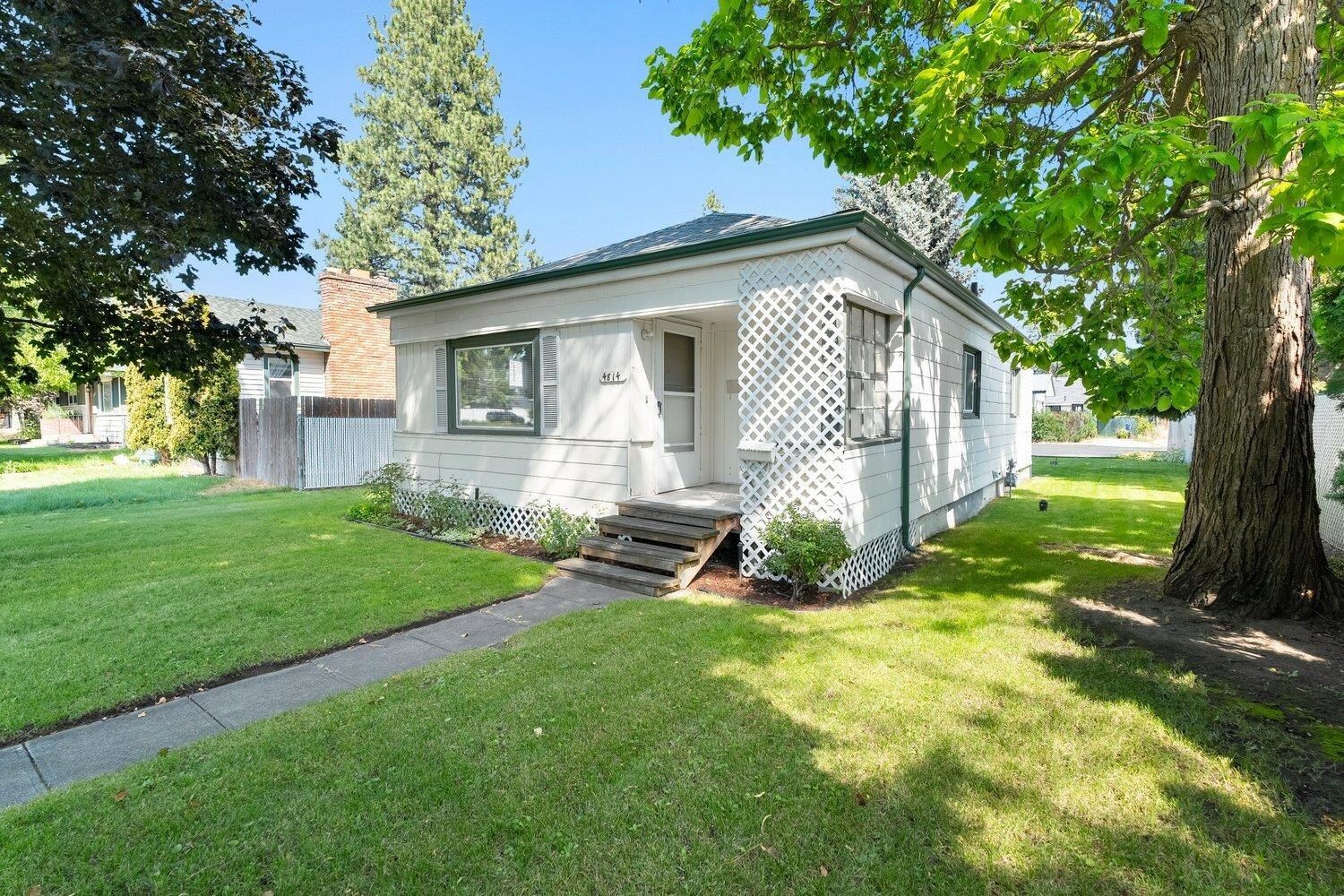 Property Photo:  4814 N Maple St  WA 99205 