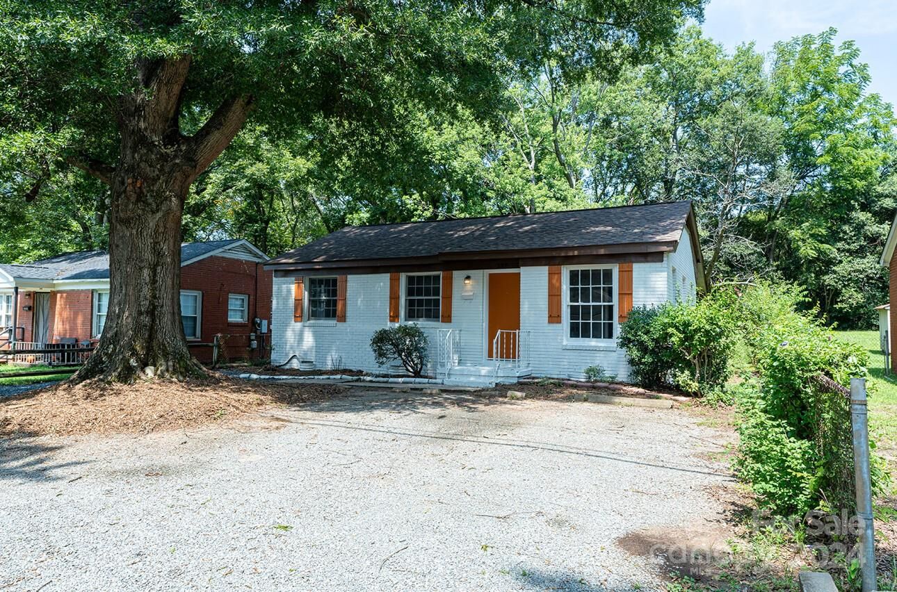 Property Photo:  328 Ramona Street  NC 28208 