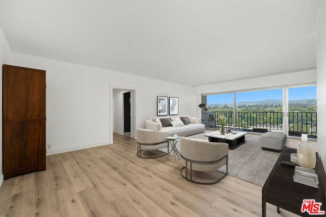 Property Photo:  10450   Wilshire Blvd 11G  CA 90024 