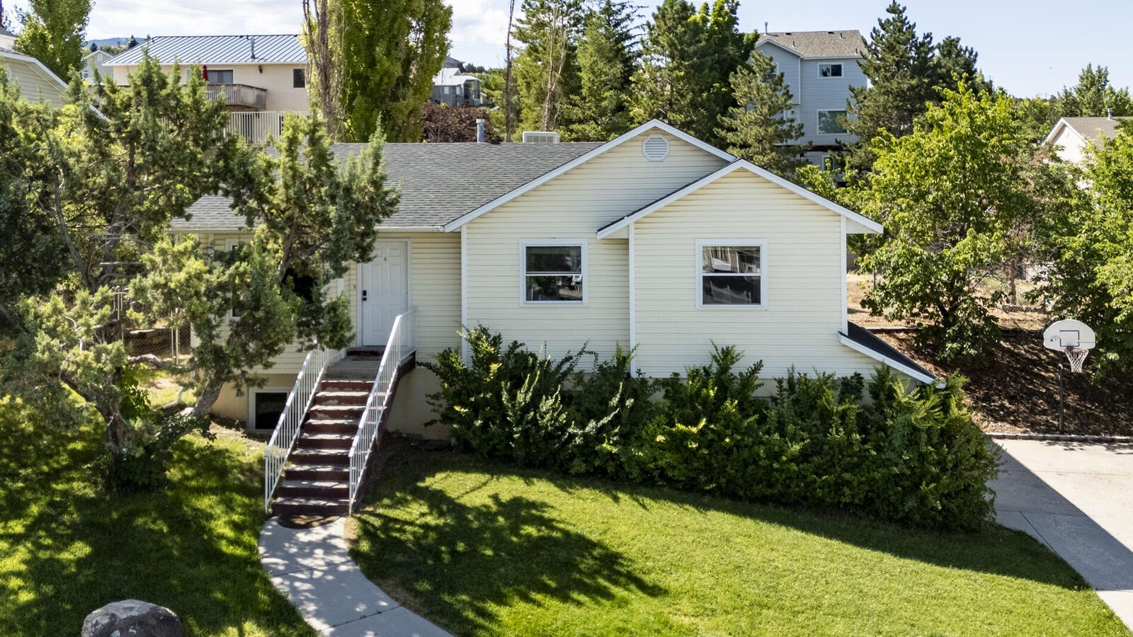 Property Photo:  2261 W Sunnyside Dr  UT 84720 