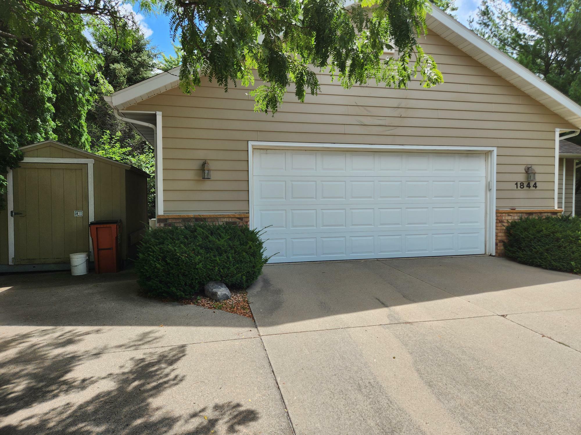 Property Photo:  1844 Bayview Drive  MN 56007 