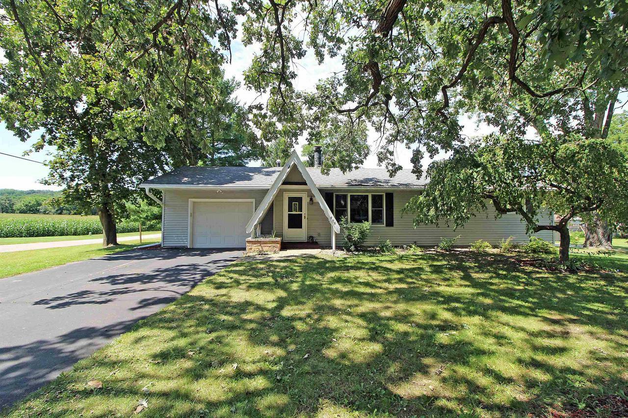 Property Photo:  630 Brodhead Street  WI 53560 