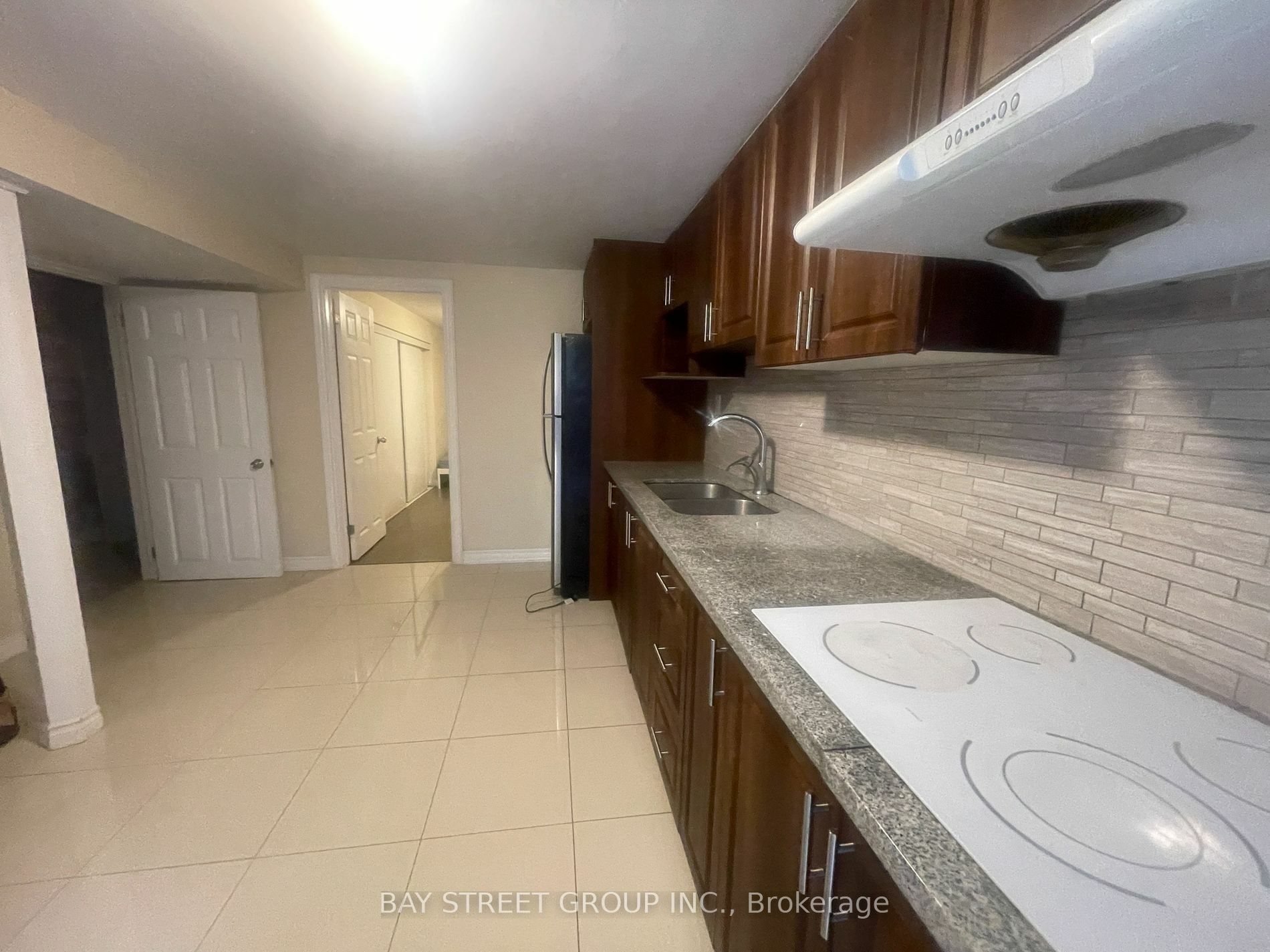 Property Photo:  5 Coventry Crt  ON L4C 8B4 