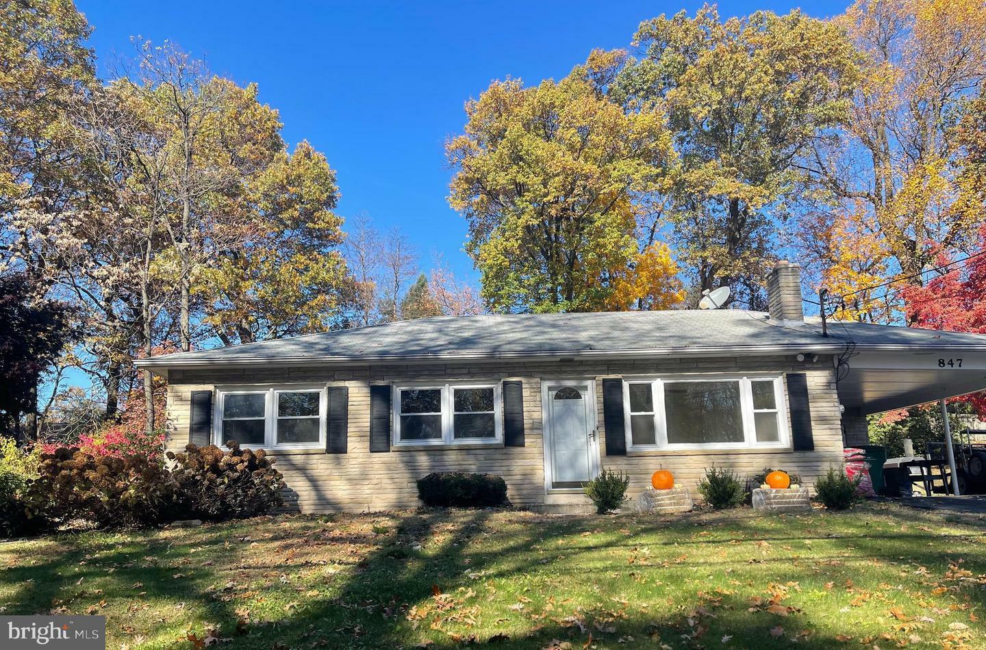 Property Photo:  847 Twin Oaks Drive  PA 17036 