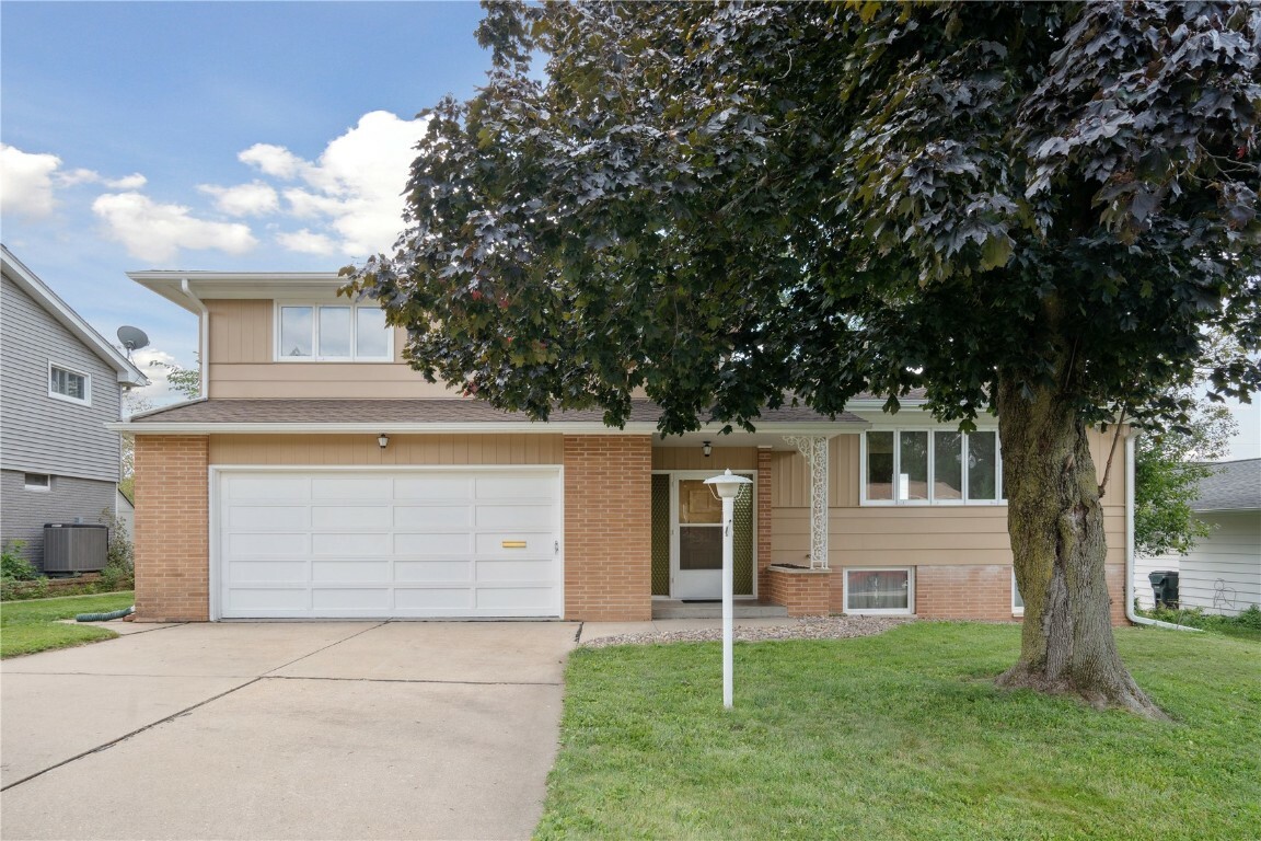 Property Photo:  3829 Skylark Lane SE  IA 52403 