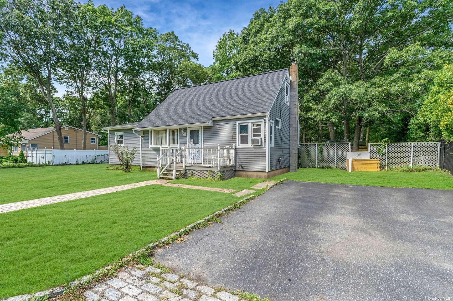 Property Photo:  16 Garden Pl  NY 11967 