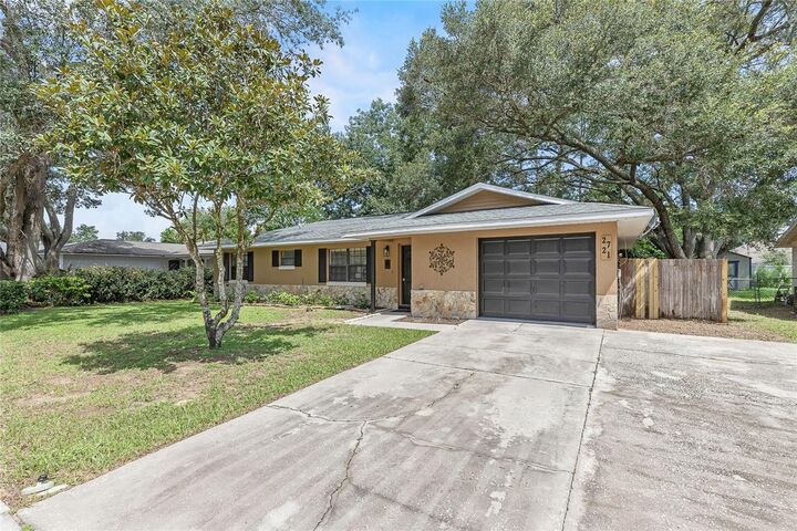 Property Photo: 2721 N Dellwood Drive FL 32726