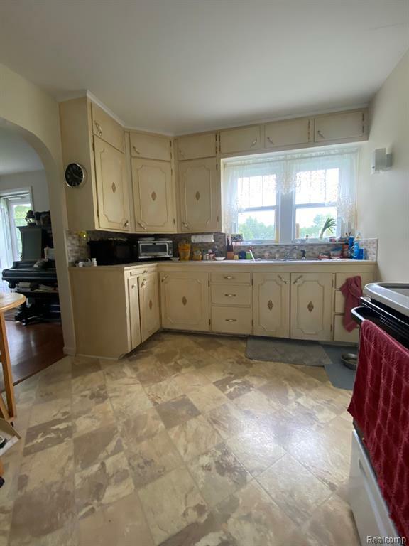 Property Photo: 102 Jean Street MI 48097 2987