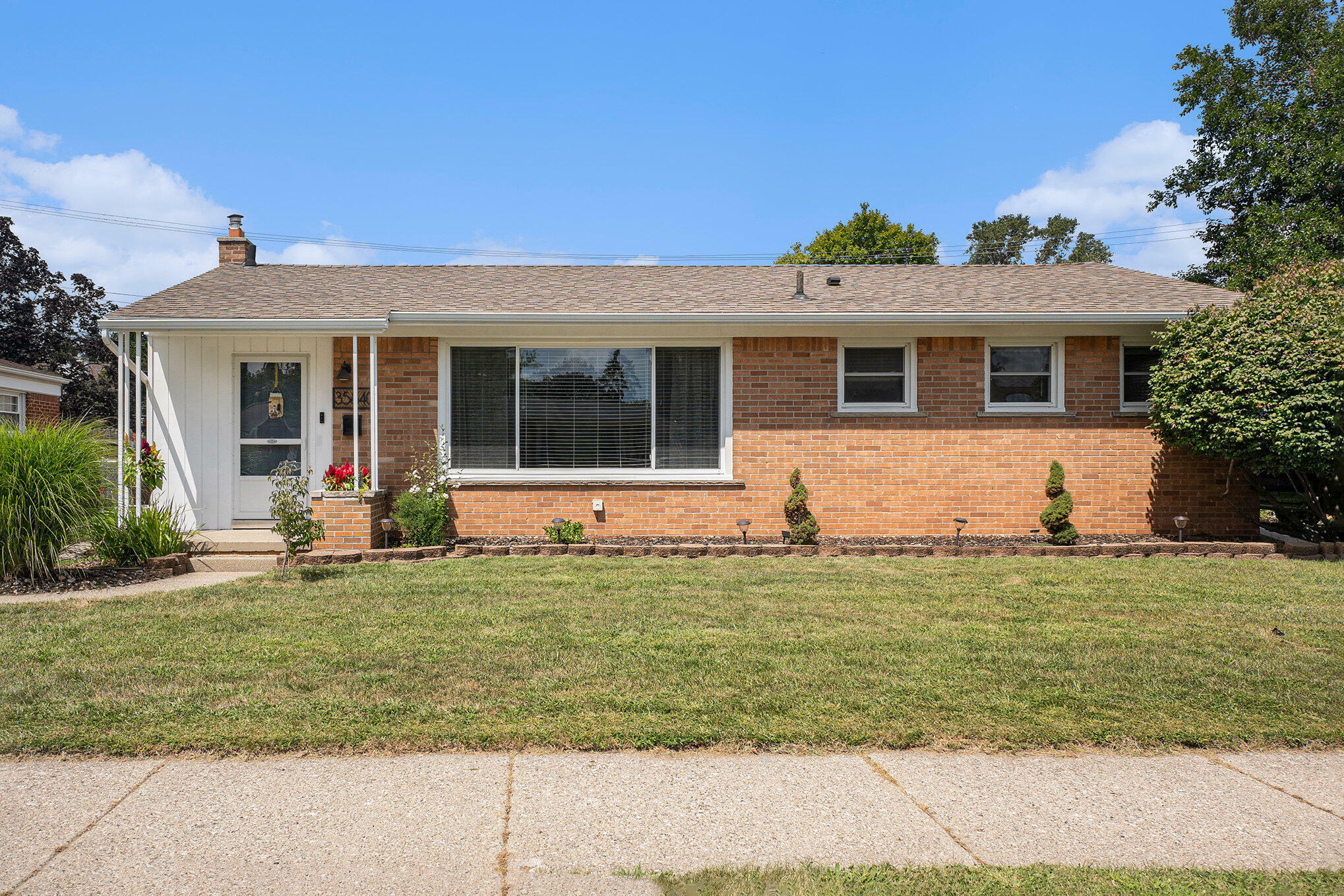 Property Photo:  35840 Leon Street  MI 48150 