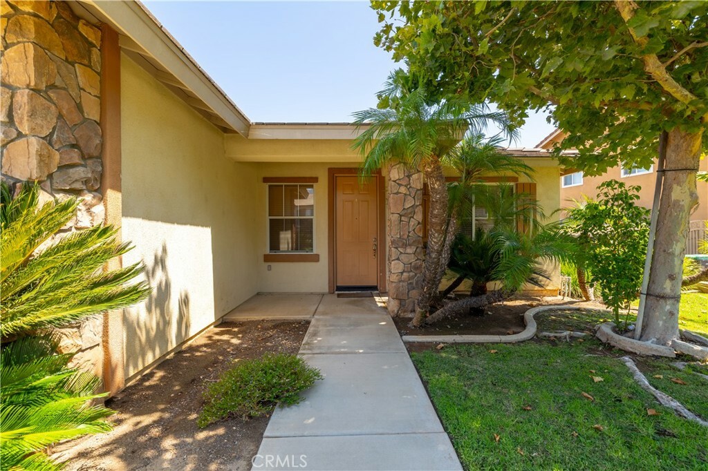 Property Photo:  1411 Pinewood Drive  CA 92881 