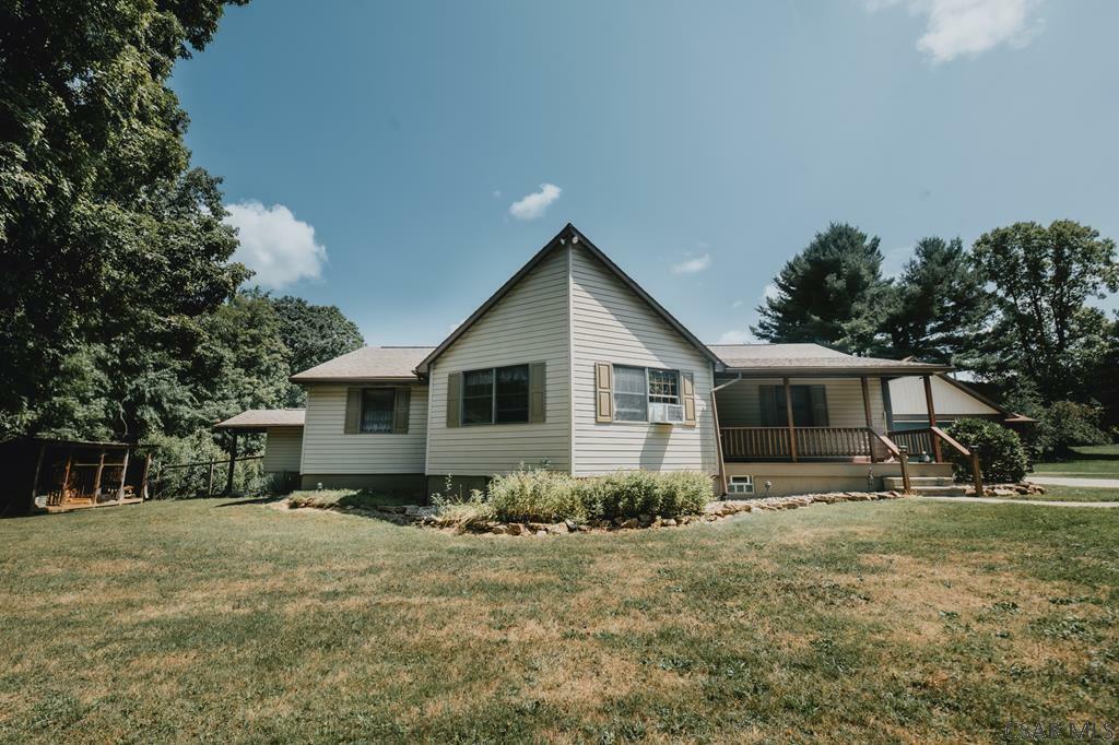 Property Photo:  576 Ridge Road  PA 15936 