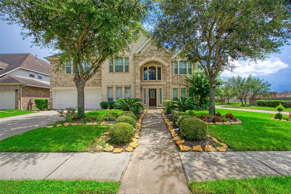 Property Photo:  702 White Oak Pointe  TX 77573 