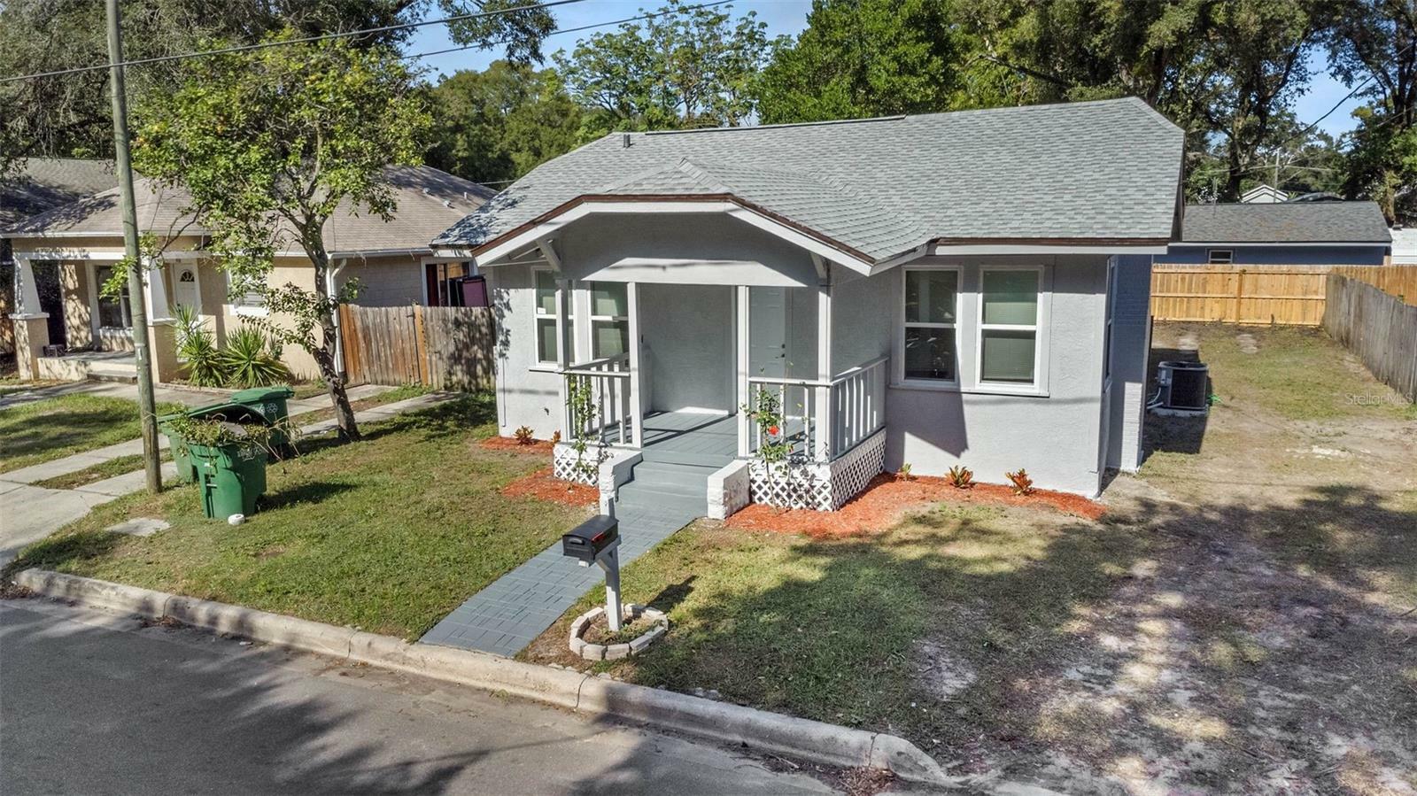 Property Photo:  918 E Ida Street  FL 33603 