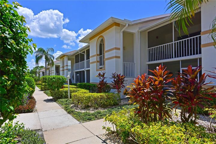 Property Photo: 6904 Drewrys Bluff 803 FL 34203
