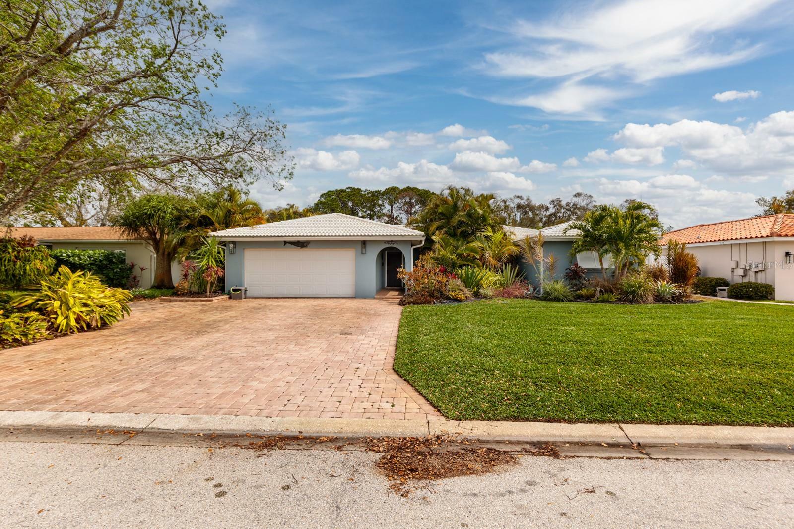 Property Photo:  9723 Oak Street NE  FL 33702 