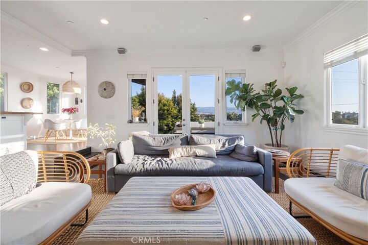 Property Photo: 700 Avenue C CA 90277