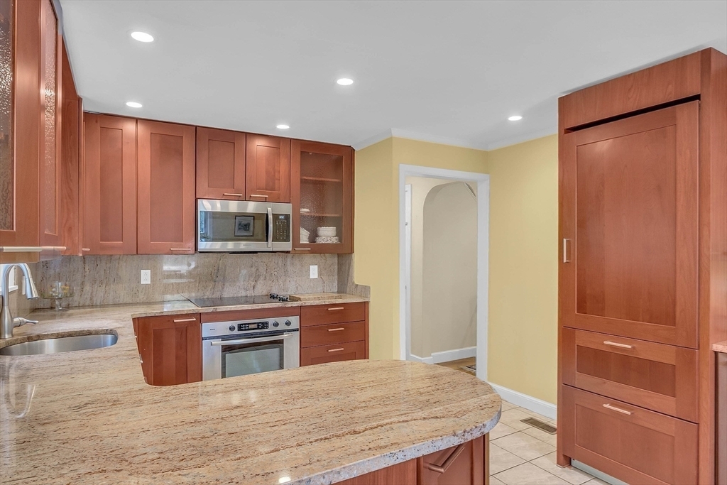 Property Photo:  512 Appleton St  MA 02476 