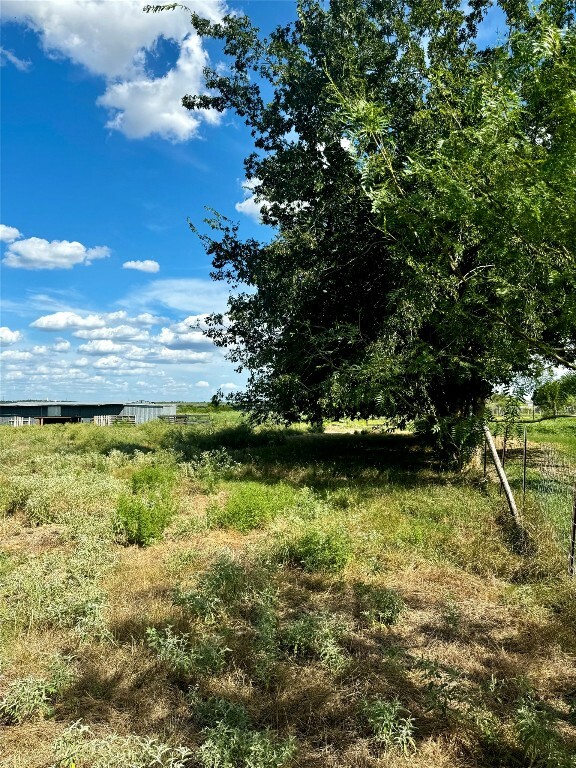 Property Photo:  386 3G Road  TX 78640 