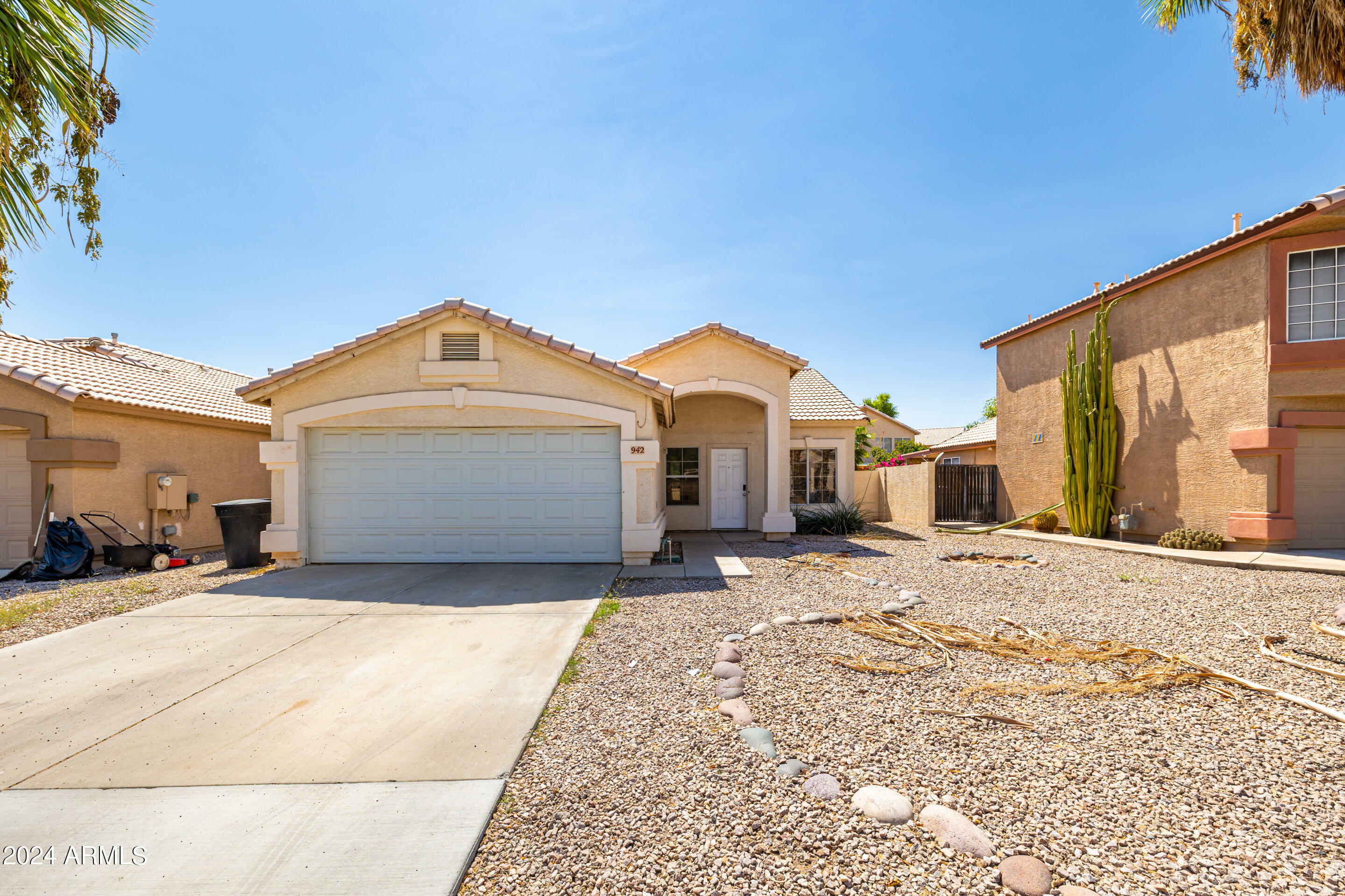 Property Photo:  942 S Ithica Street  AZ 85225 