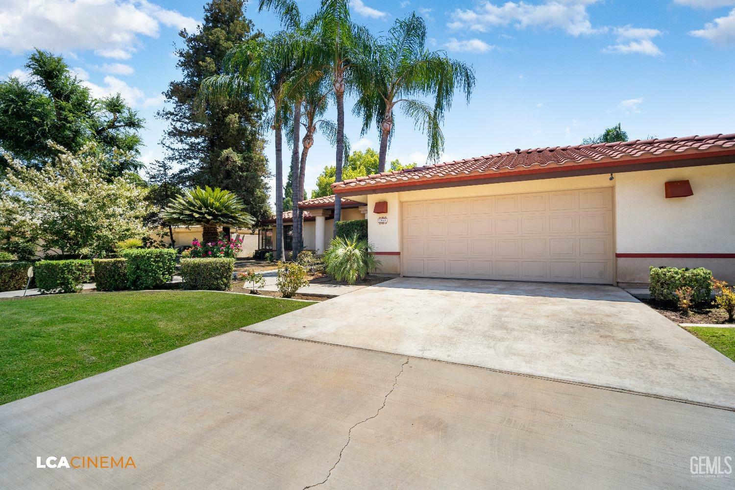 Property Photo:  7313 Calle Los Manzanos  CA 93309 