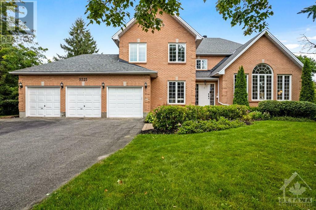 5525 Pettapiece Crescent  Manotick ON K4M 1C6 photo