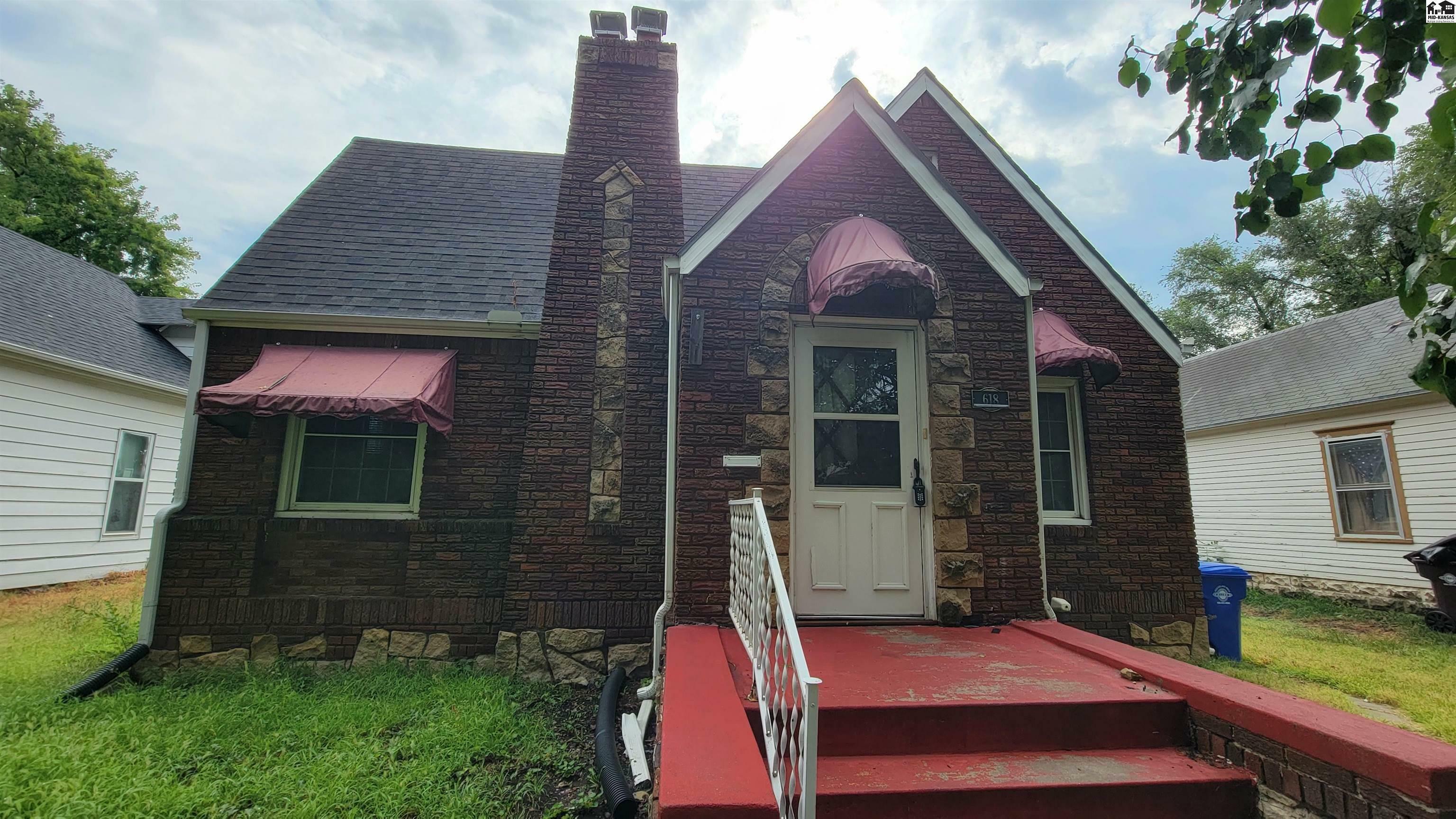 Property Photo:  618 N Elm St  KS 67460-3428 