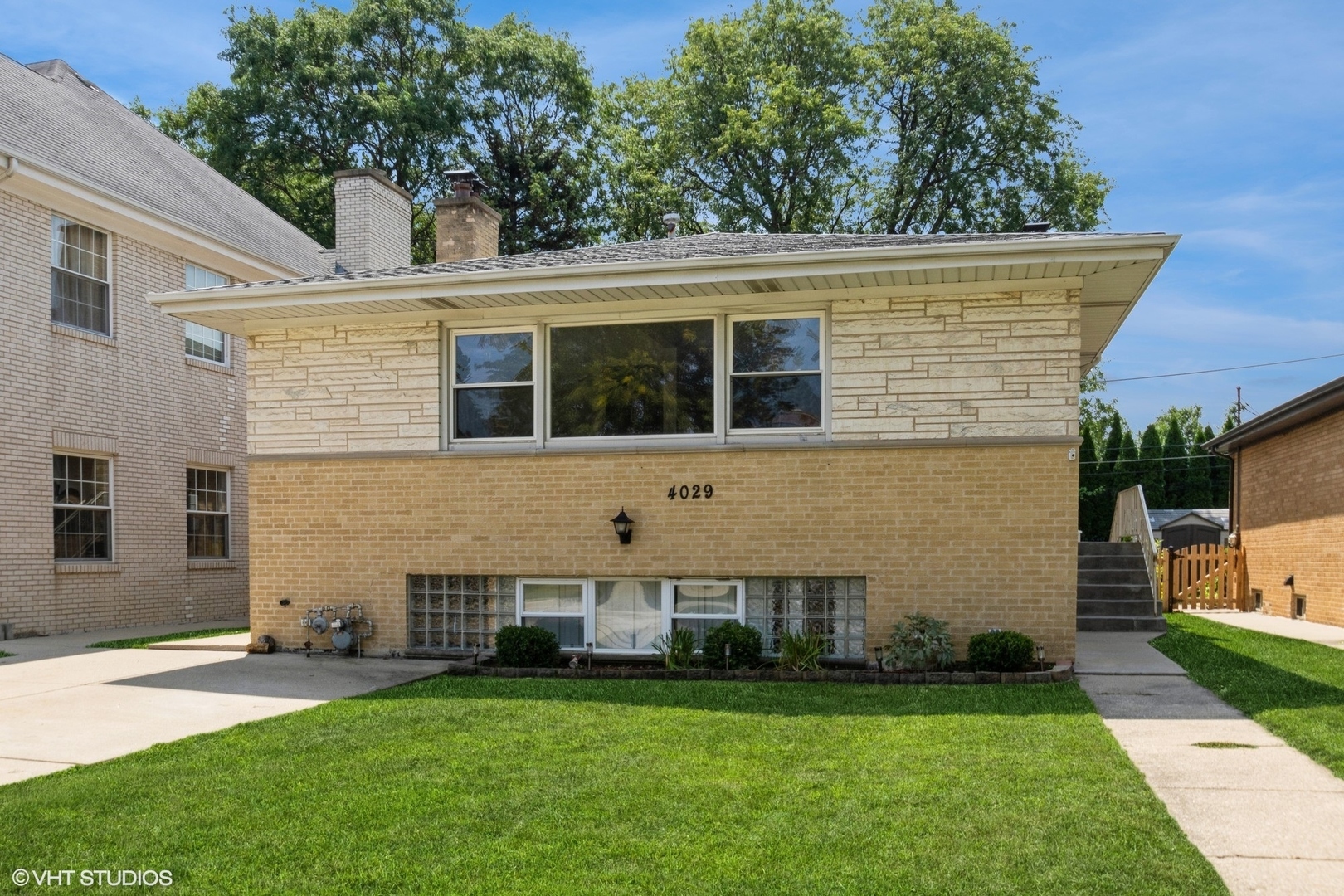 Property Photo:  4029 W Columbia Avenue  IL 60712 