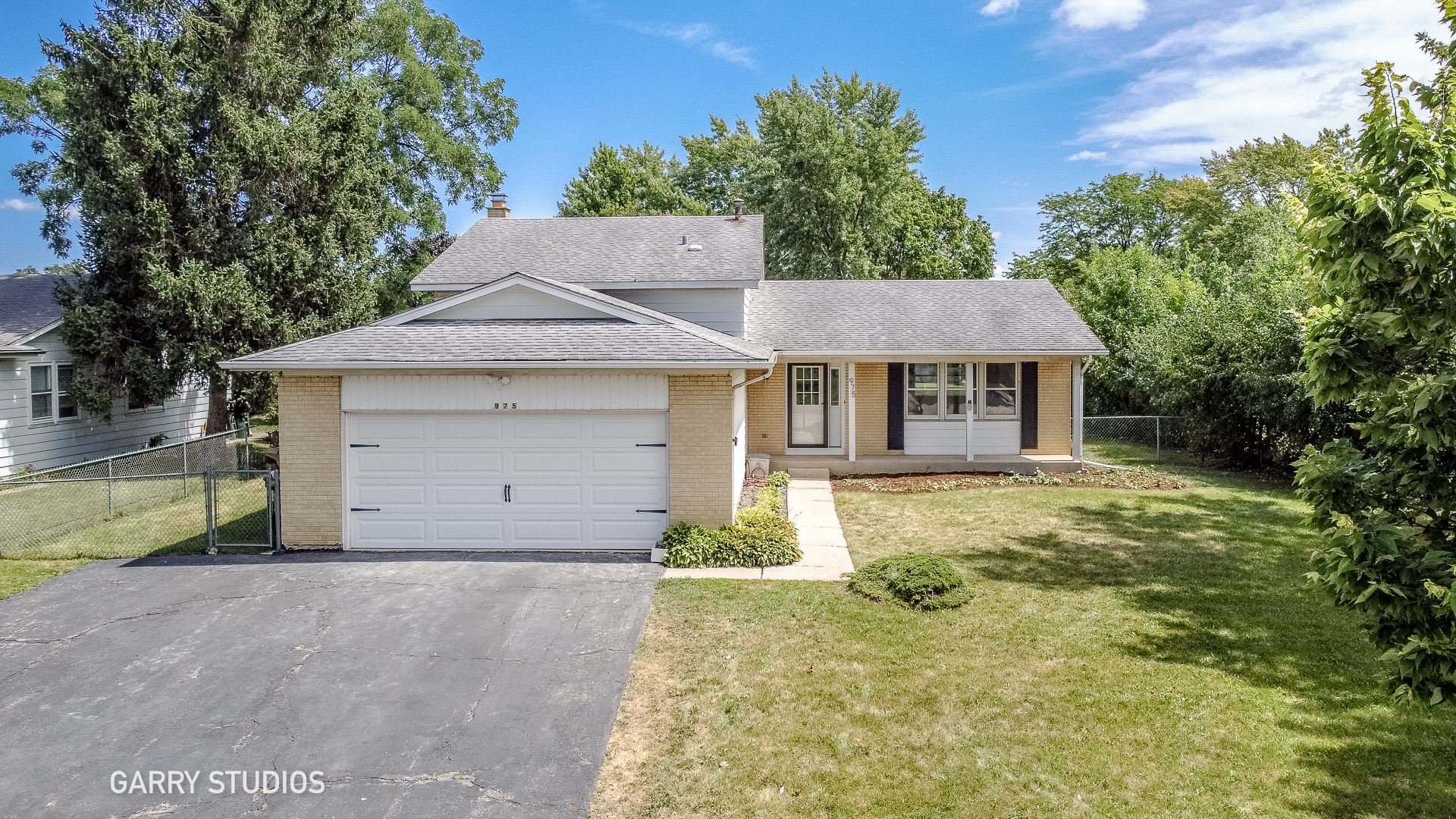 Property Photo:  975 Wisconsin Lane  IL 60007 