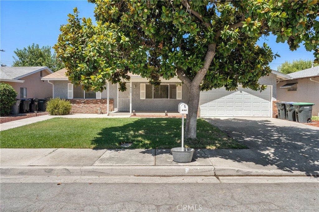 Property Photo:  940 Shellie Lane  CA 92543 