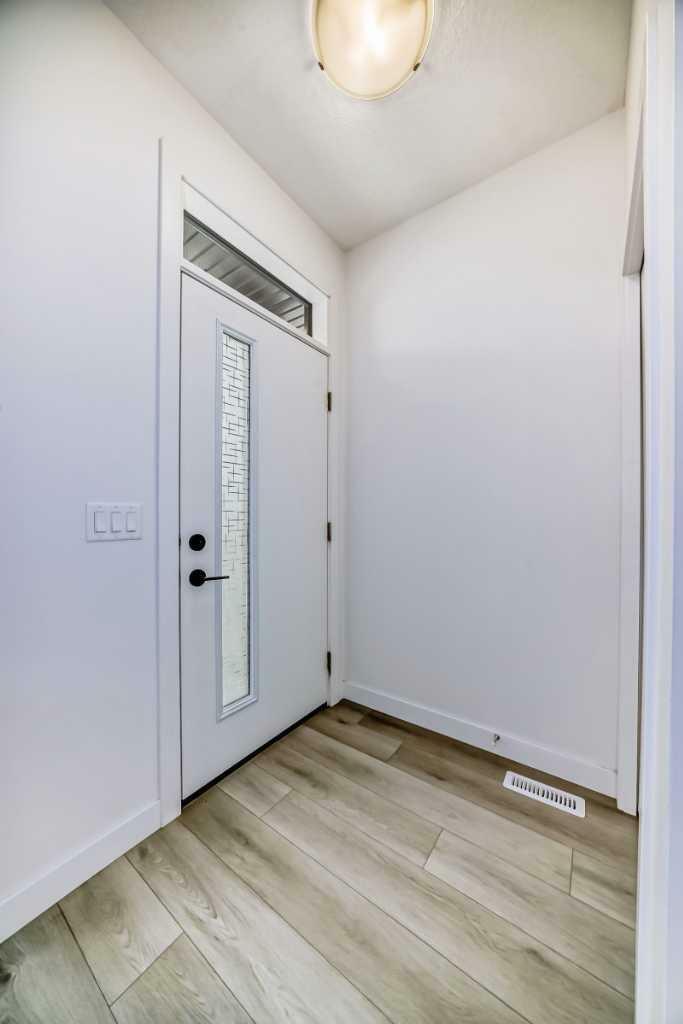 Property Photo:  119 Belvedere Avenue SE  AB T2A 7G7 